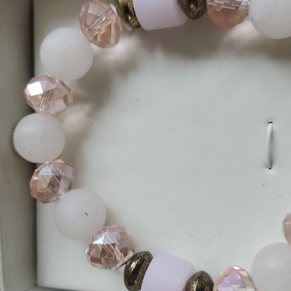 Genuine Stone White Glass Pink Stone Stretchy Charm Bracelet w Gold Tone Heart - Picture 5 of 5